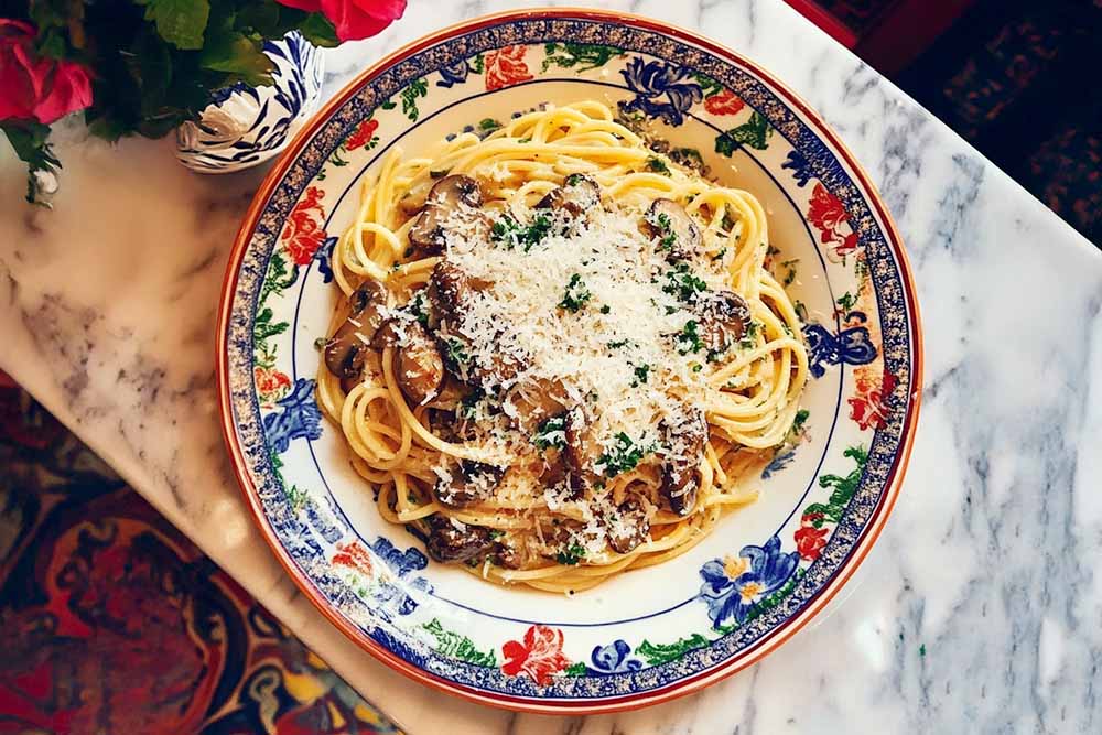 Spaghetti mushroom truffle