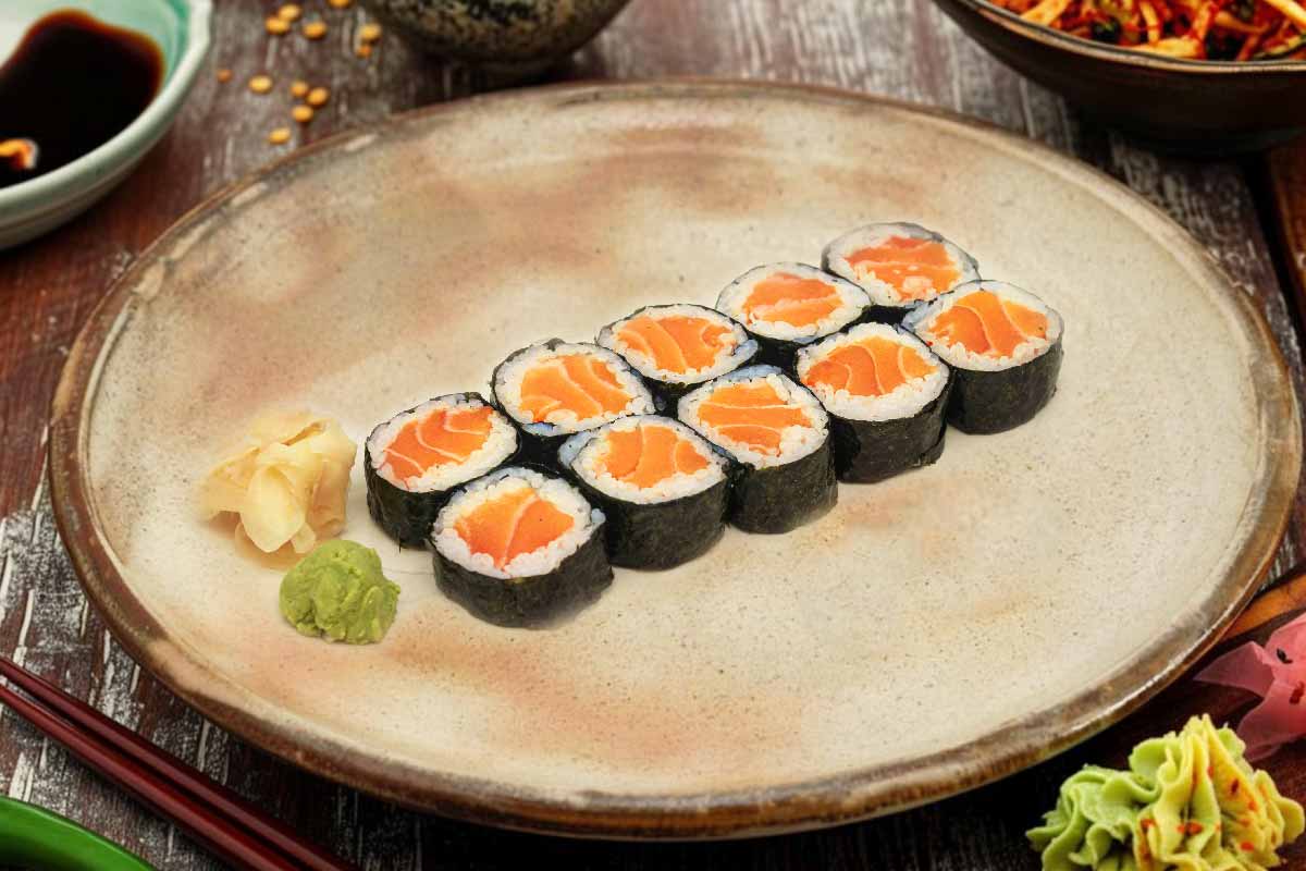 Salmon Maki Roll