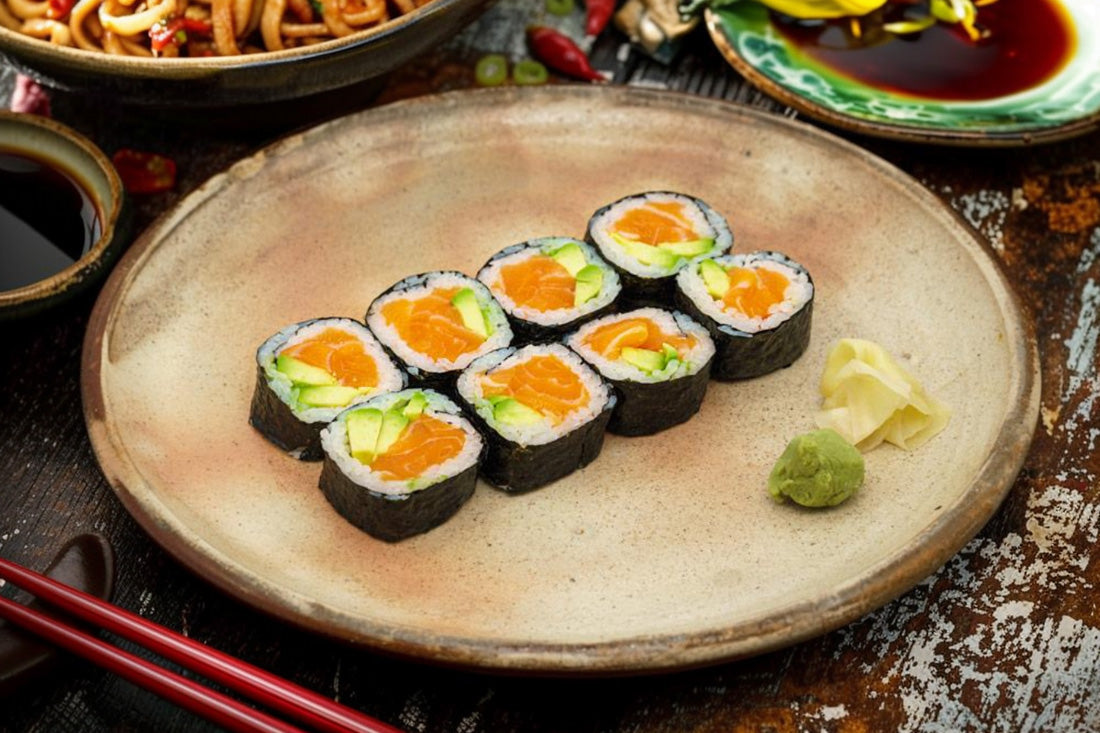 Salmon avocado Maki